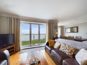 Cosy 3 bedroom apartment in central Portrush with sea views